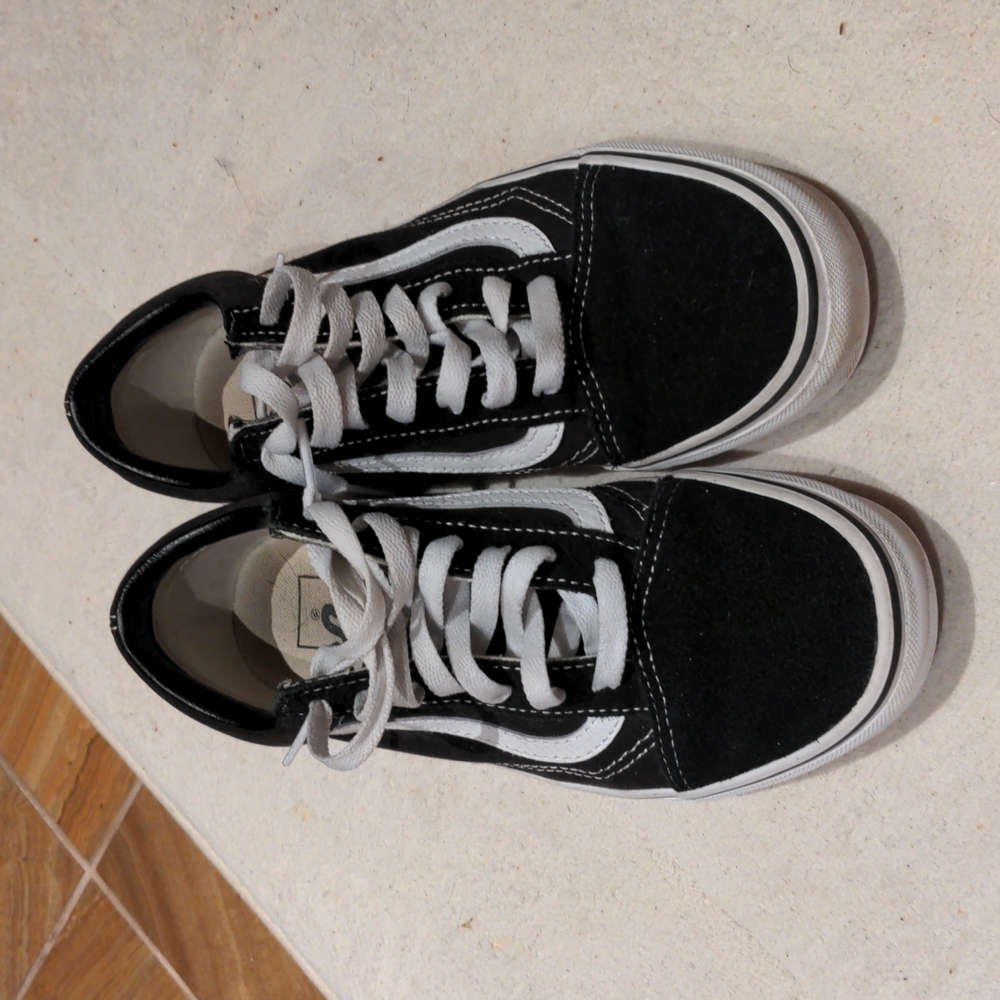 On-trend Vans Old Skool black sz 6/7.5